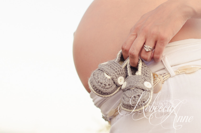 beach-mother-maternity-booties-ring-belly