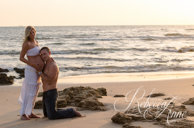 maternity-beach-sunset-mother-father